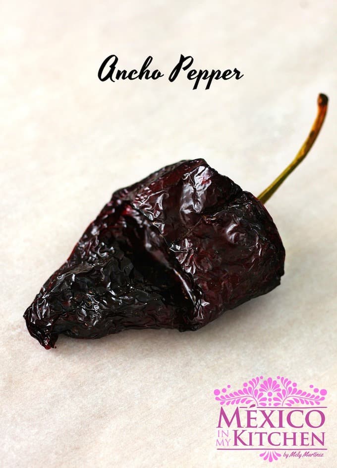Ancho Pepper  - 墨西哥干辣椒使用，热指数和食谱。亚搏体育取款